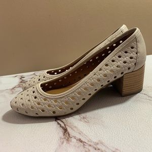 Patricia Nash Bettina Perforated Women’s Shoes Size 7 M Ivory.